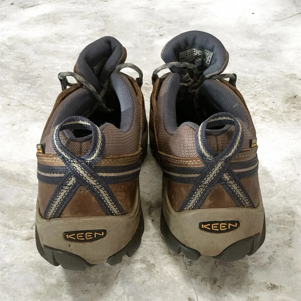KEEN WOMENS HIKING WALKING SHOE SIZE 10